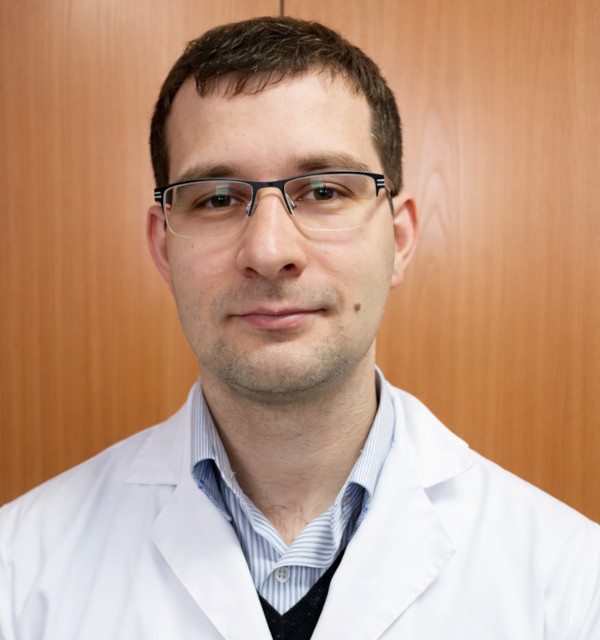 Лікар нейрохірург Усеінов Рустем Бекірович